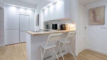 Microwave, dishwasher, coffee/tea maker, toaster