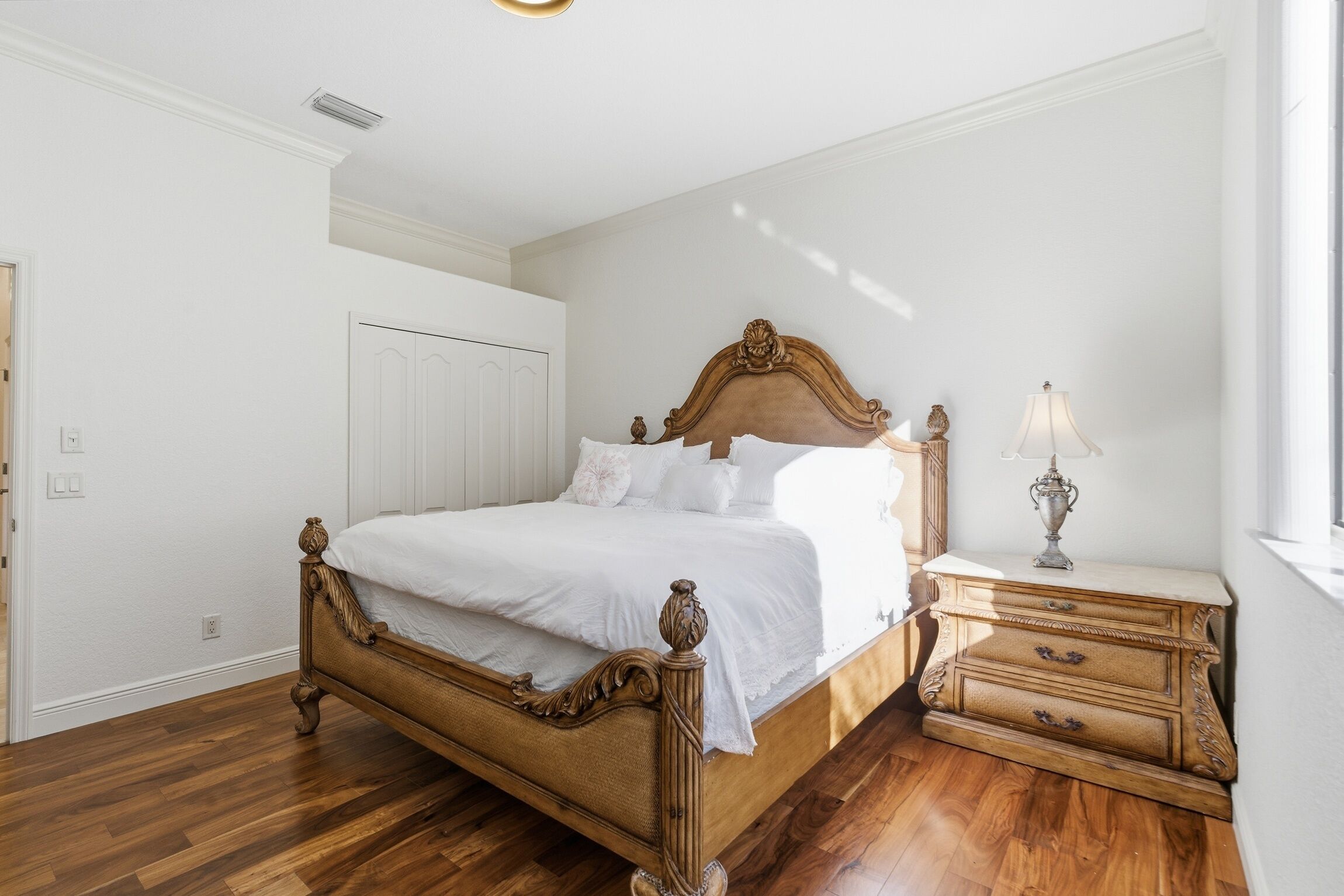 4 bedrooms, WiFi, bed sheets