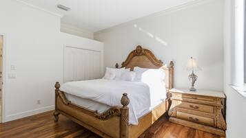 4 bedrooms, WiFi, bed sheets