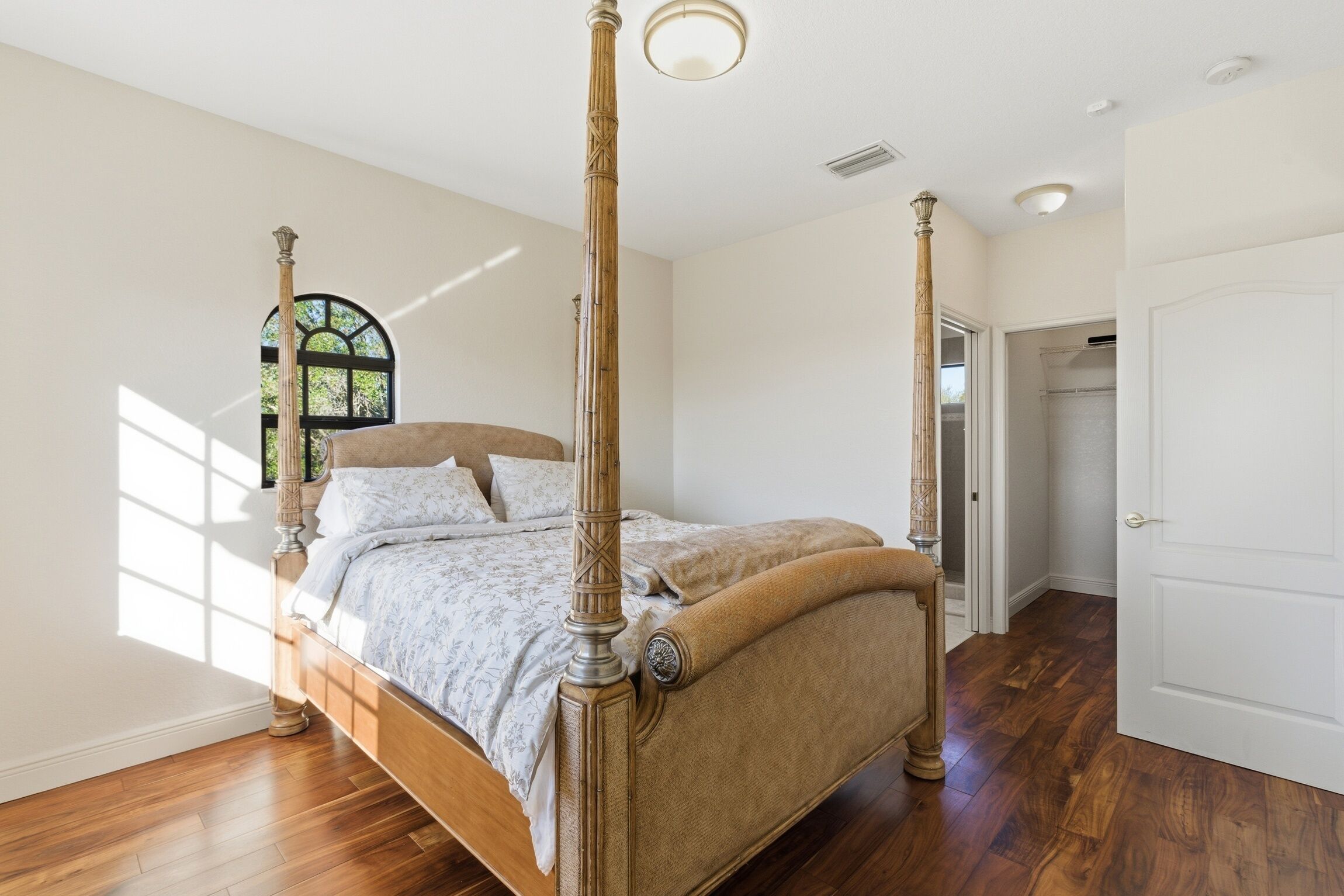 4 bedrooms, WiFi, bed sheets