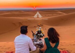 Outdoor dining - Sahara Delight Camp  (Merzouga)