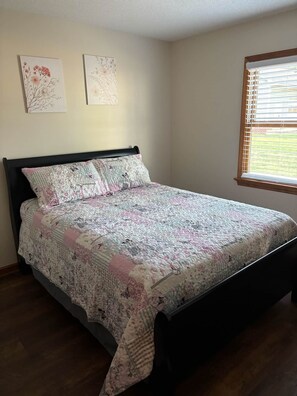 3 quartos, ferros/tábuas de passar roupa, Wi-Fi, roupa de cama