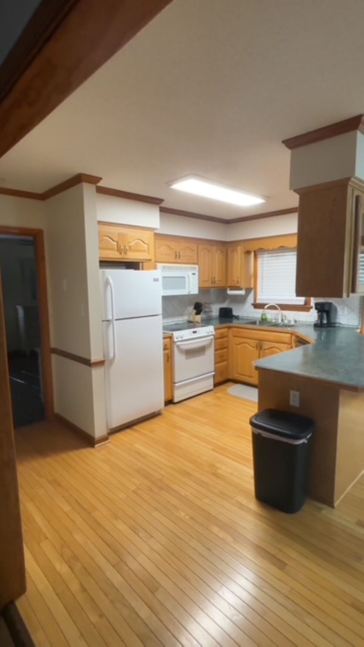 Kylskåp, mikrovågsugn, ugn och spishäll