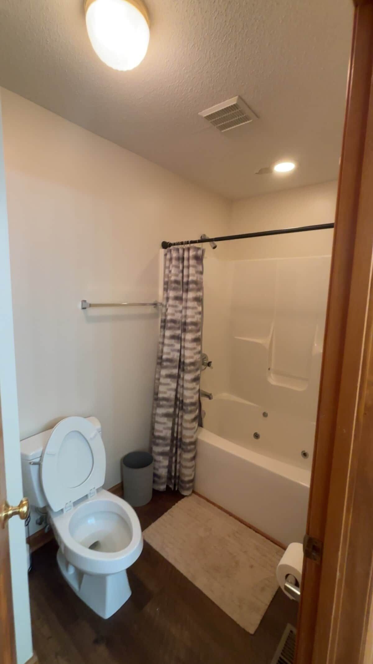 Jetted tub, hair dryer, towels, soap