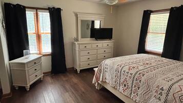 3 Schlafzimmer, Bügeleisen/Bügelbrett, WLAN, Bettwäsche