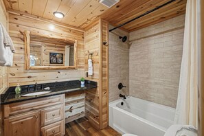 Een douche, handdoeken