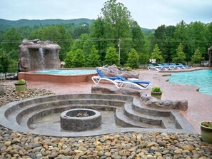 Pool - Gatlinburg*Small but Spacious*WiFi*Hot Tub*Resort Amenities (Gatlinburg)