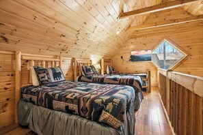 2 bedrooms, iron/ironing board, free WiFi, bed sheets - Resort Setting*Sleeps 8*Close to Gatlinburg Fun (GATLINBURG)