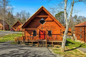 Exterior - Resort Setting*Sleeps 8*Close to Gatlinburg Fun (GATLINBURG)