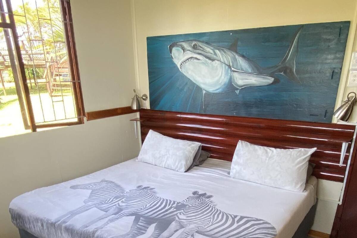 Kahden hengen deluxe-huone, merinäköala | Työpöytä, kannettavalle tietokoneelle sopiva työtila, ilmainen Wi-Fi