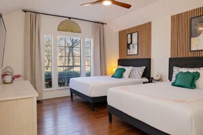 3 soverom, strykejern/-brett, internettilgang og sengetøy