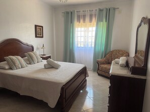 4 Schlafzimmer, Bügeleisen/Bügelbrett, kostenloses WLAN, Bettwäsche
