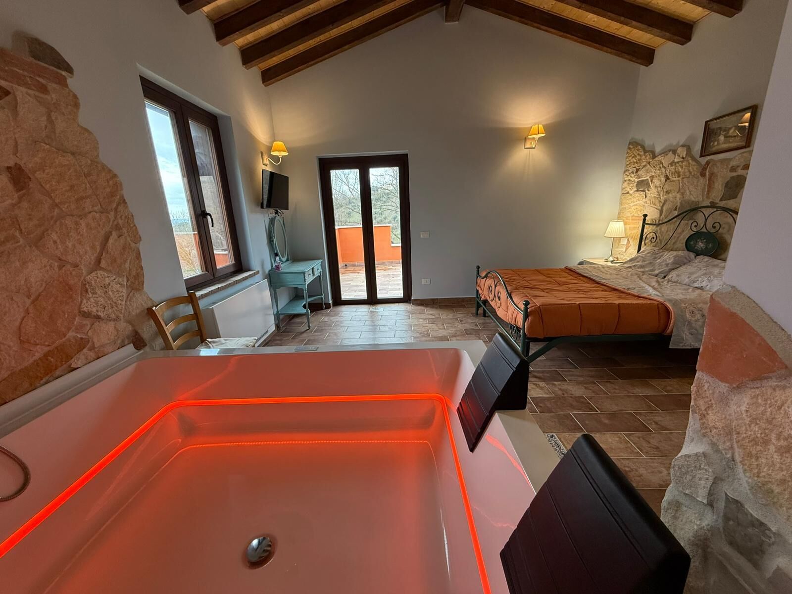 4 عدّة غرف نوم وسرير سفر وواي فاي مجانًا وملاءات أسرّة