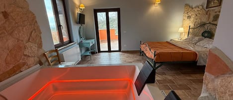 4 عدّة غرف نوم وسرير سفر وواي فاي مجانًا وملاءات أسرّة