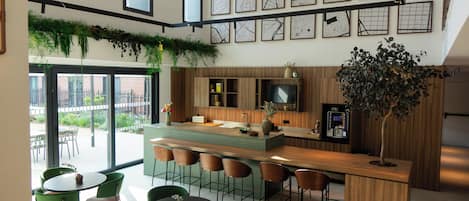 Lò vi sóng, bếp nấu, dụng cụ pha cà phê/trà, lò nướng bánh mì