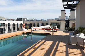 Sæsonbestemt udendørs pool