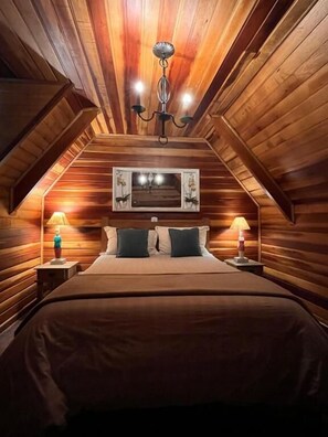 Habitación cuádruple Confort, vista al jardín | Tabla de planchar con plancha y wifi gratis 