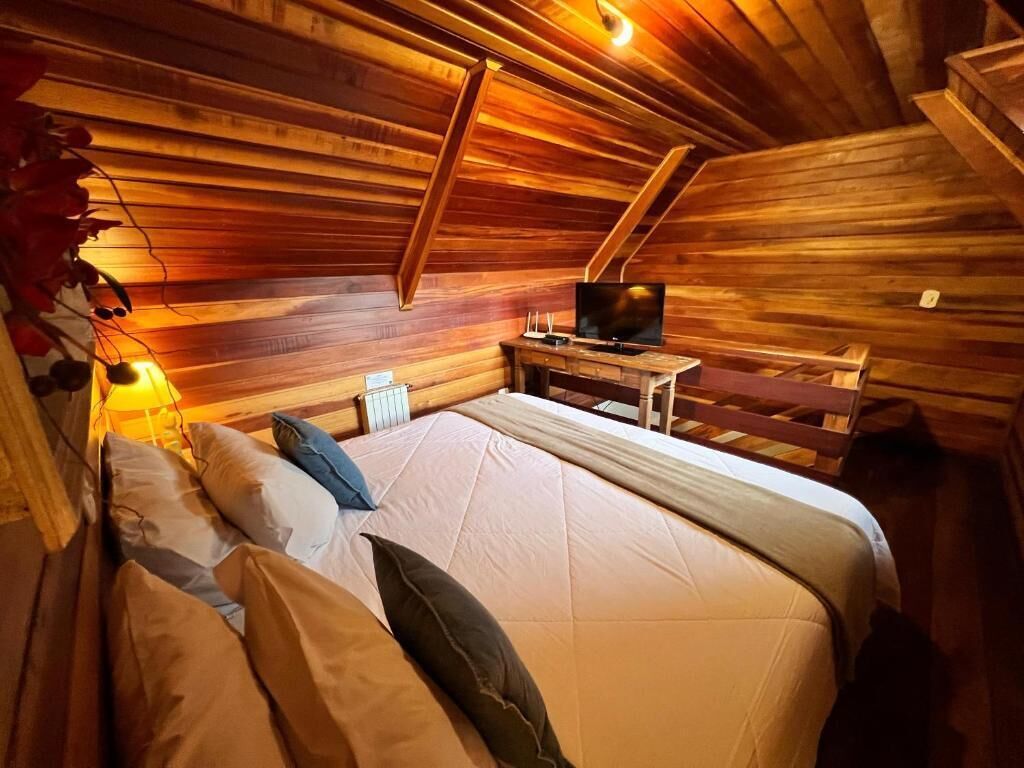 Habitación cuádruple Confort, vista al jardín | Tabla de planchar con plancha y wifi gratis 