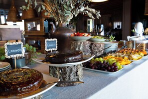 Tägliches inbegriffenes Frühstück zur Selbstbedienung