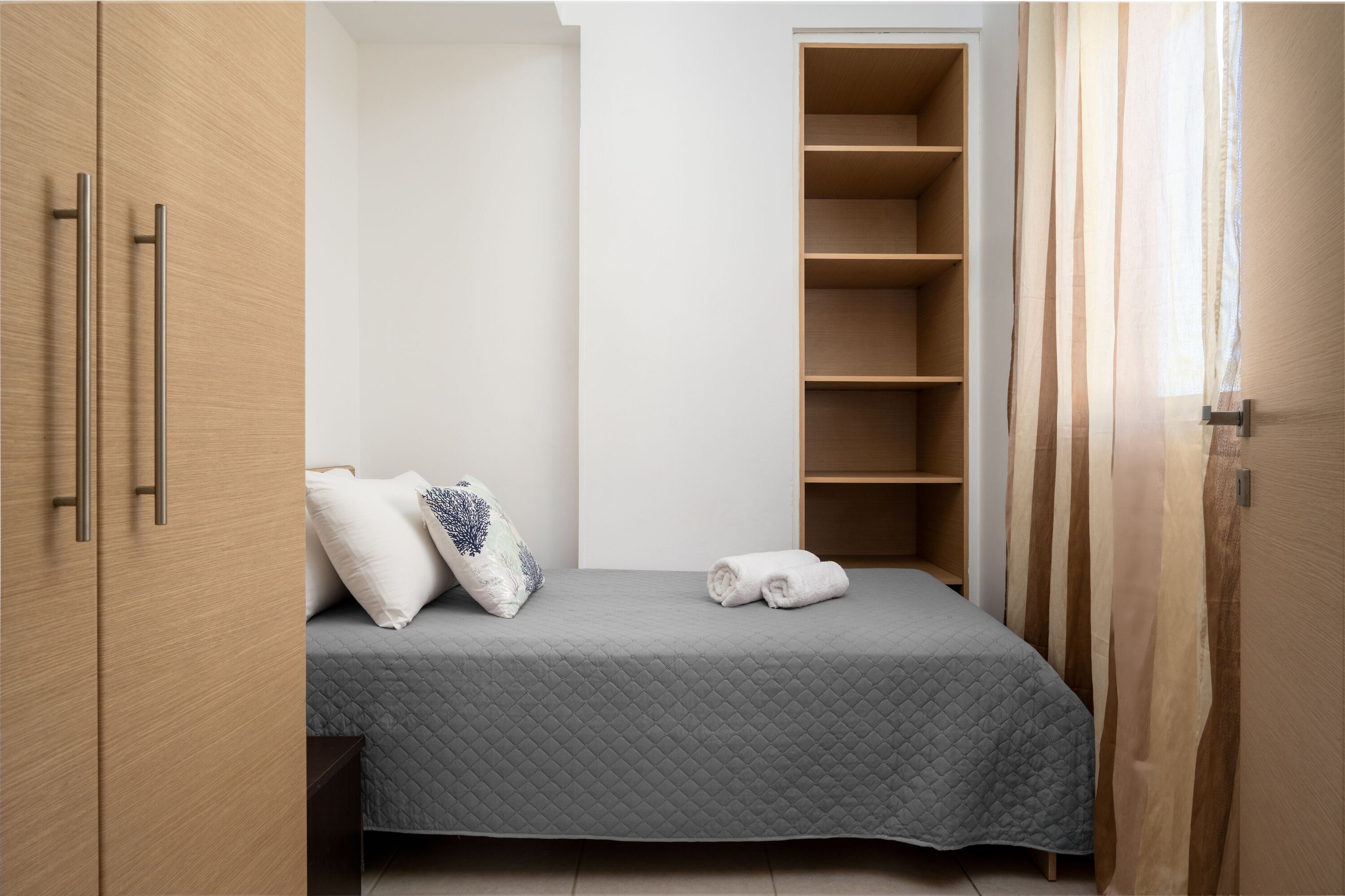 Bügeleisen/Bügelbrett, Reisekinderbett, kostenloses WLAN, Bettwäsche