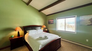 4 bedrooms, iron/ironing board, free WiFi, bed sheets