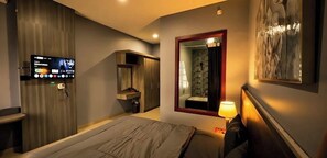 Superior Room | Desk, laptop workspace, free WiFi, bed sheets - KOSTEL H88 (Depok)