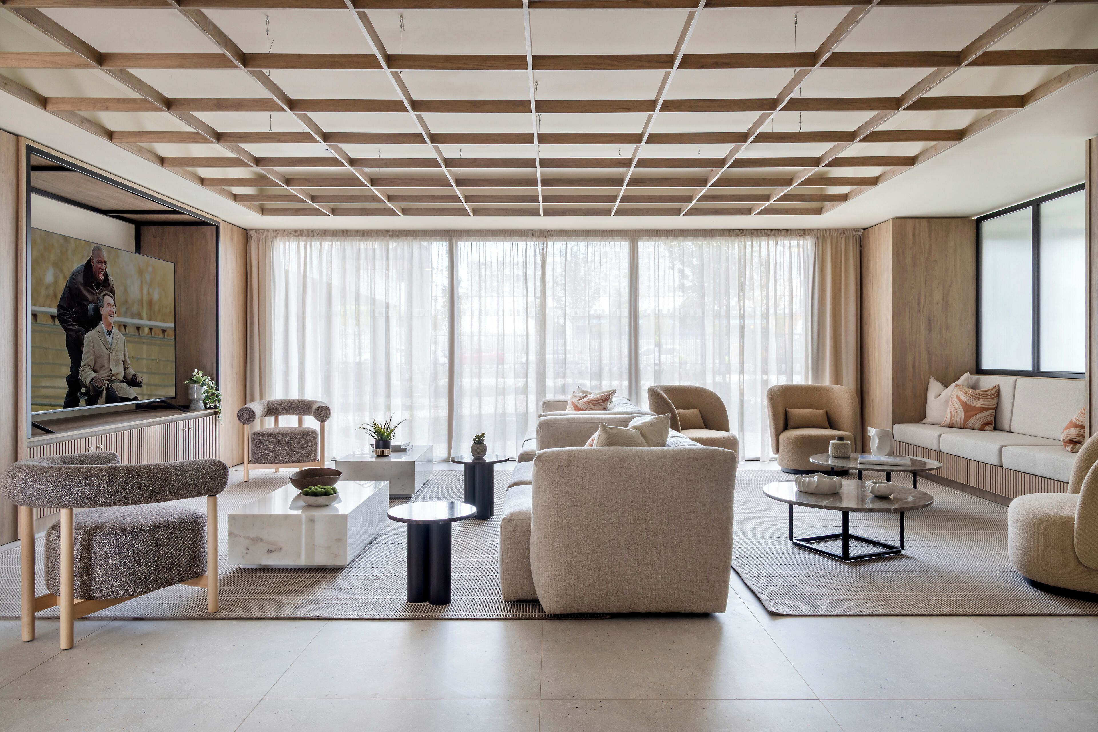 تلفزيون بشاشة مسطحة