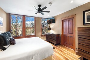 2 bedrooms, iron/ironing board, Internet, bed sheets - Panoramic Peaks - Elevated Penthouse with Unmatched Mountain Views (Telluride)