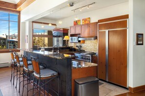 Fridge, microwave, oven, stovetop - Panoramic Peaks - Elevated Penthouse with Unmatched Mountain Views (Telluride)