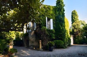 المنشأة من الخارج