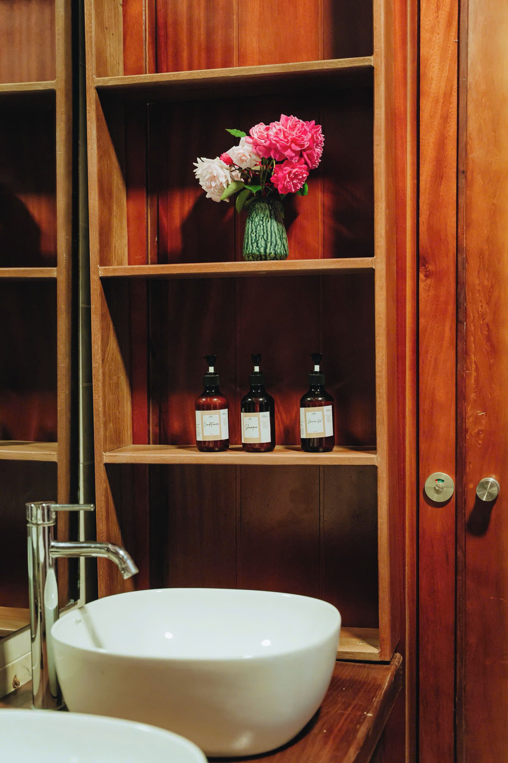 シャワー、レインフォールシャワー、ヘアドライヤー、スリッパ