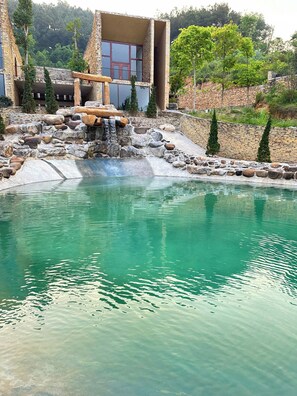 Hồ bơi ngoài trời 