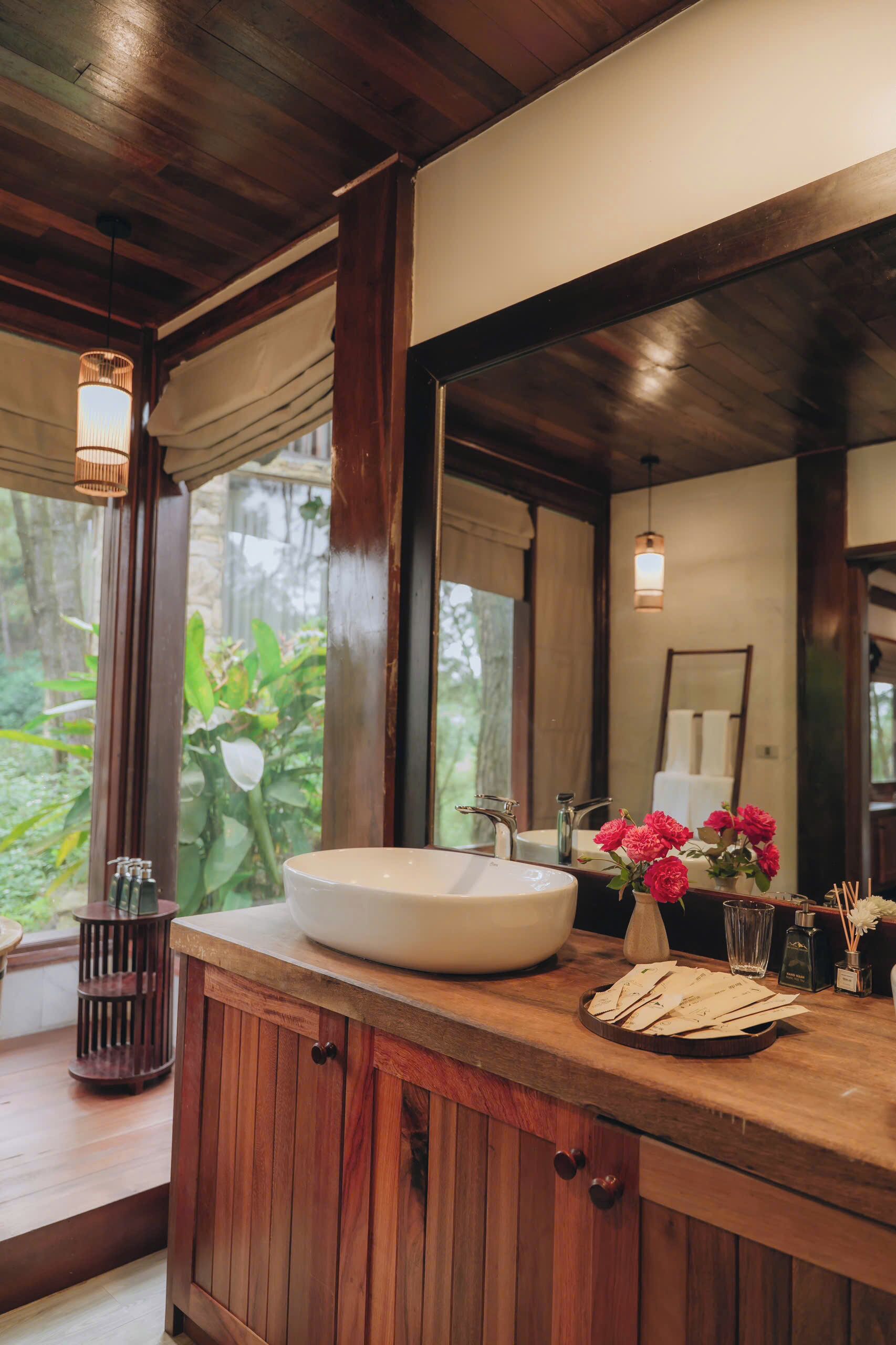 Signature Double Room, 1 King Bed, Resort View, Poolside | Bathroom | Shower, hydromassage showerhead, designer toiletries, hair dryer