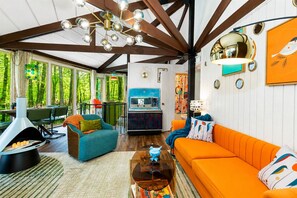 Smart TV, video games, table football, ping pong - Retro Nest octagon home in woods, pool, jukebox, phonebooth (Galena)