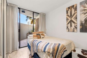 Apartment - Beachside Studio With Pool and Gym Access (Sydney)