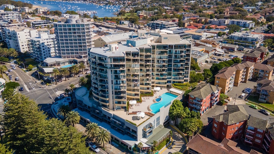 Beachside Studio With Pool and Gym Access