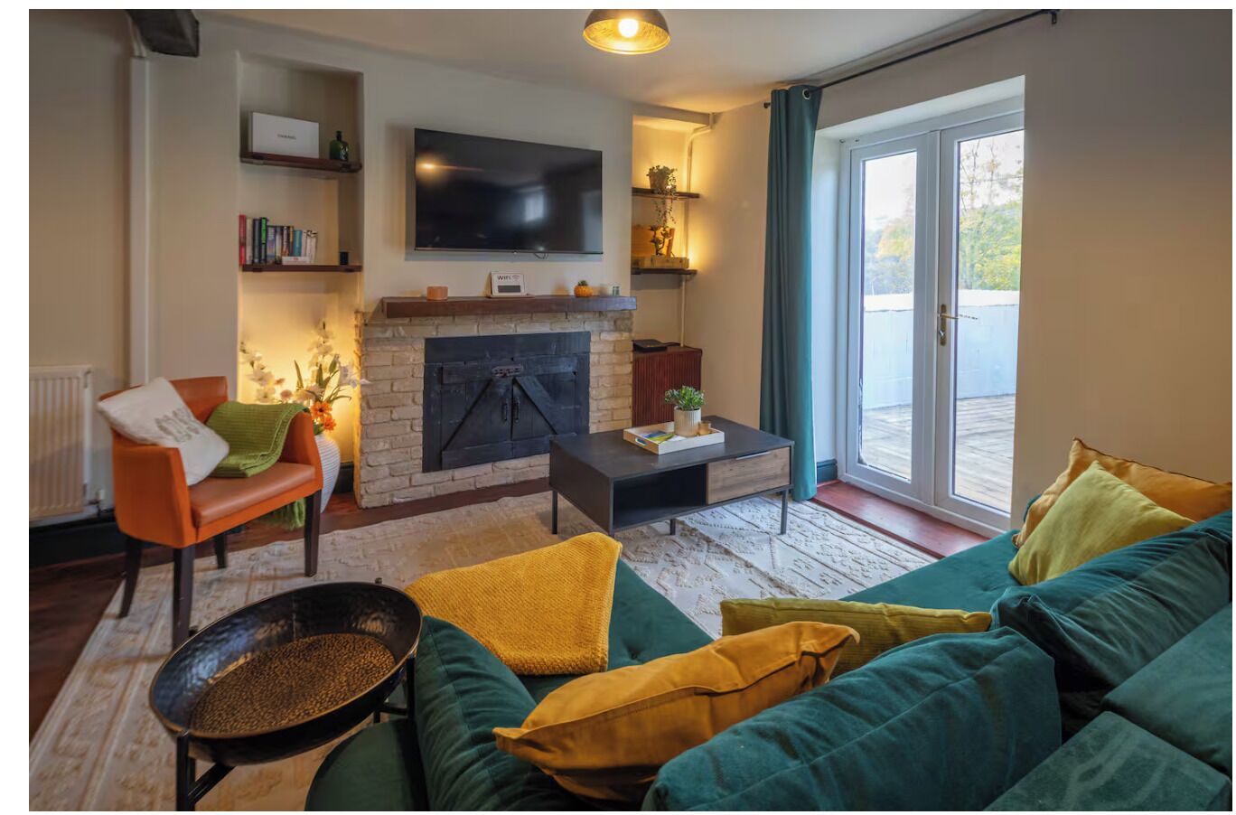 Stylish & Spacious Retreat In Troedyrhiw | Sleeps 6 | Garden Decking - South Wales