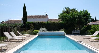 Air-conditioned villa with pool Mouriès Alpilles sleeps 8