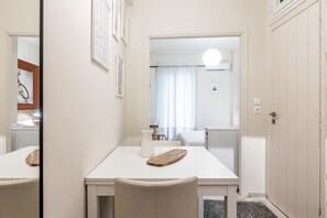 Apartment | In-room dining - Laskareos Apartment by Olala Homes  (Athens)