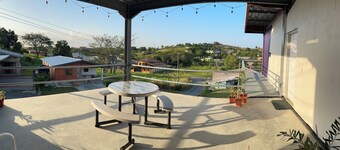 Charming studio in tranquil Claxton Bay with AC and a full en suite bathroom