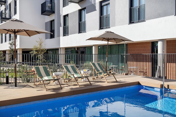 Seasonal outdoor pool - Calido Las Tablas (Madrid)