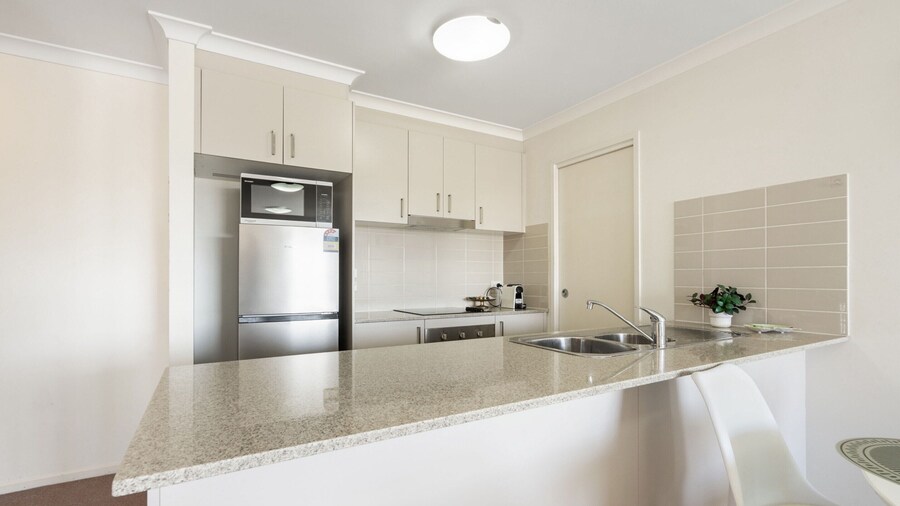 Relaxed 2br, 2bth Apartment With Balcony & Parking