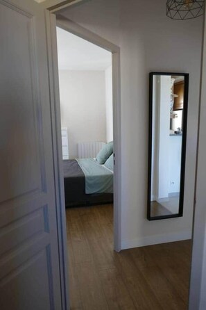 2 室のベッドルーム、アイロン / アイロン台、WiFi、ベッドシーツ