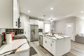 Interior - Easy Hwy Access to Dtwn: Pet-friendly Houston Home (Houston)