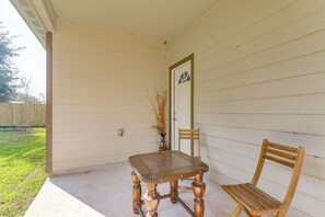 Interior - Easy Hwy Access to Dtwn: Pet-friendly Houston Home (Houston)