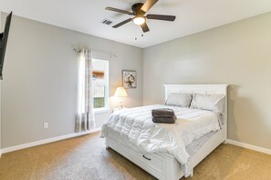 Interior - Easy Hwy Access to Dtwn: Pet-friendly Houston Home (Houston)
