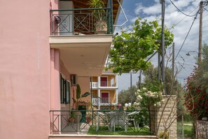 Terrace/patio - Anna's One-Bedroom Apartment with Balcony, Wi-Fi and Air Conditioning (Νικιάνα)