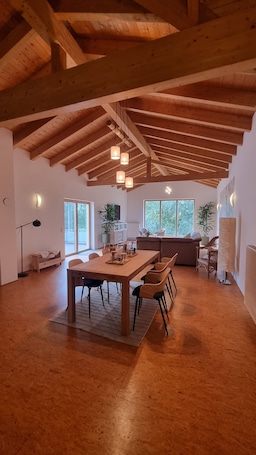 Dining. Pure country pleasure! Relaxing with the family. Celebrate with friends. Working with style.