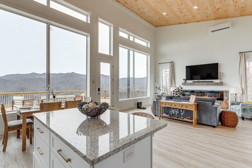 Mtn-view 'hidden Falls' Cabin w/ Hot Tub & Deck