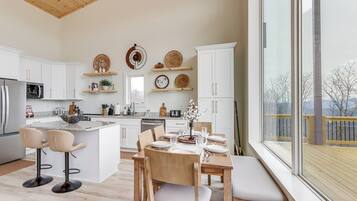 House (2 Bedrooms) | Interior